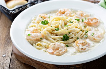 Truffelpasta met gamba's en kreeft